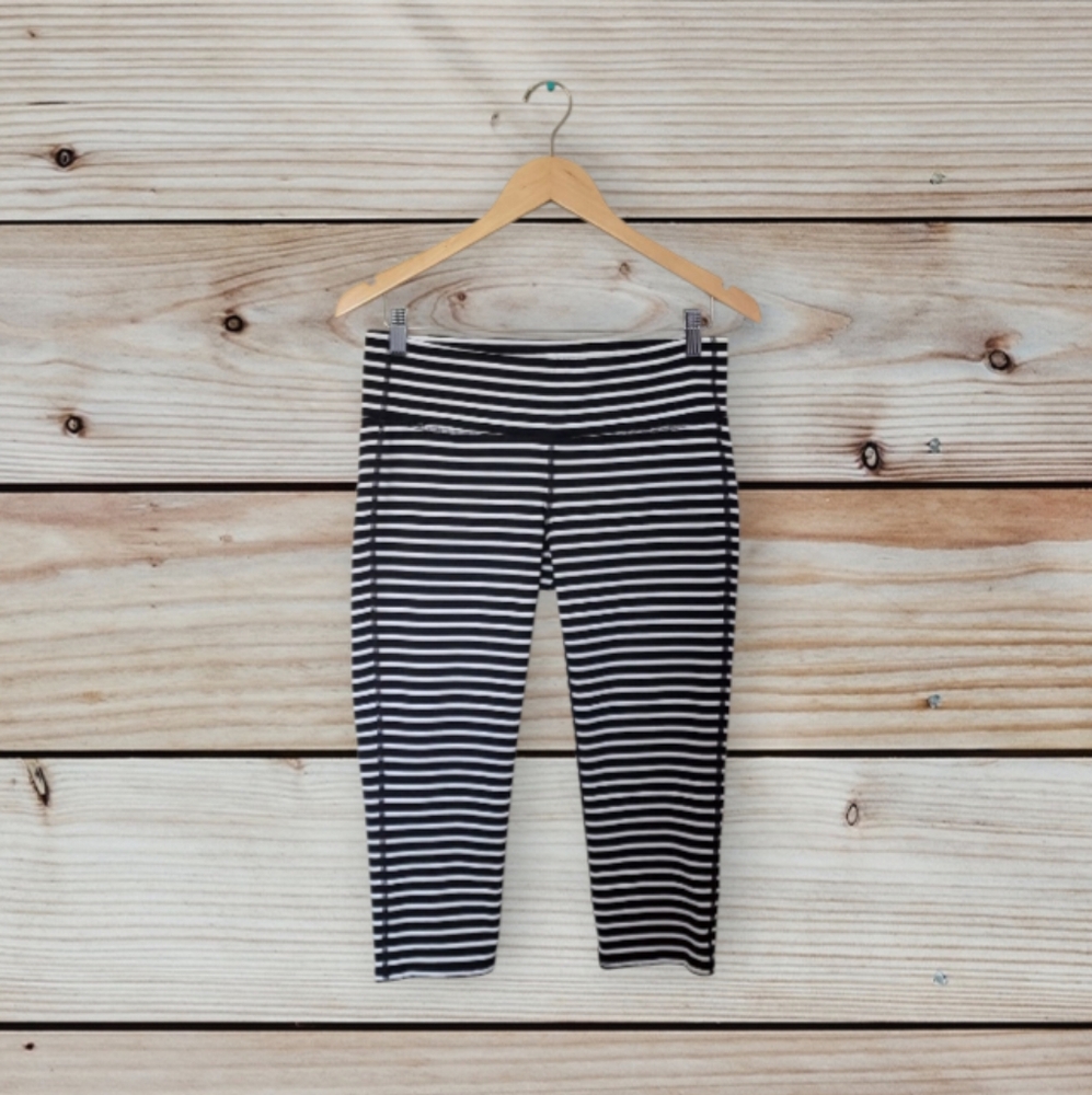 Athleta Chaturanga Capri Leggings